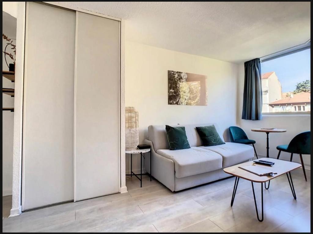 Studio Contemporain Avec Piscine Proche De La Mer Канни Екстер'єр фото
